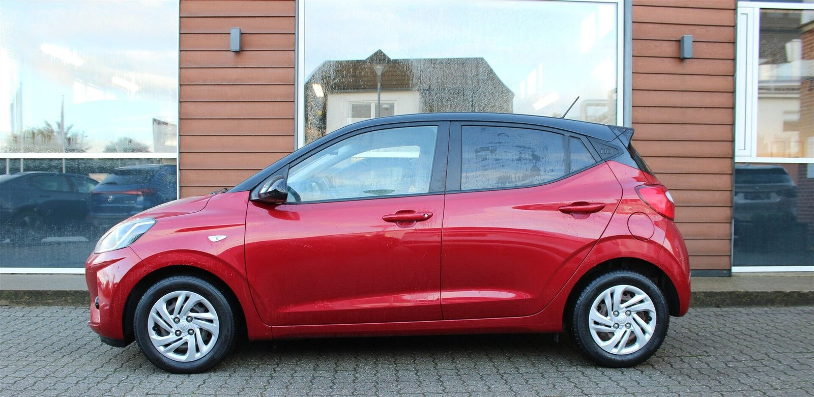 Grå Hyundai i10 fra 2020