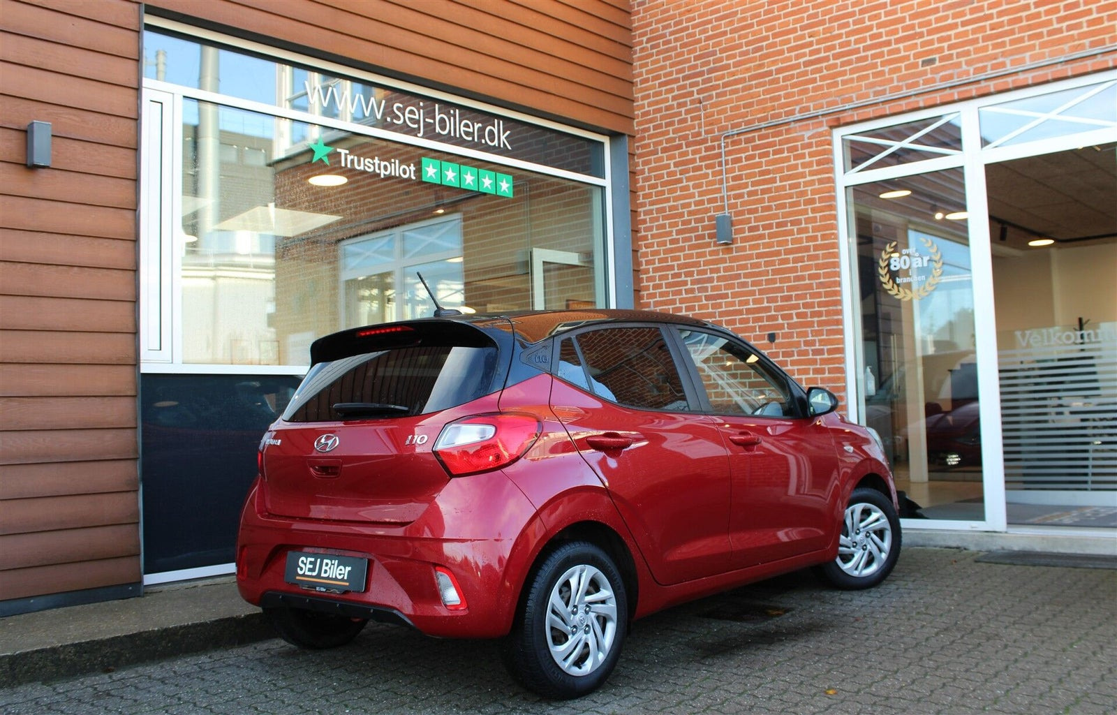 Grå Hyundai i10 fra 2020