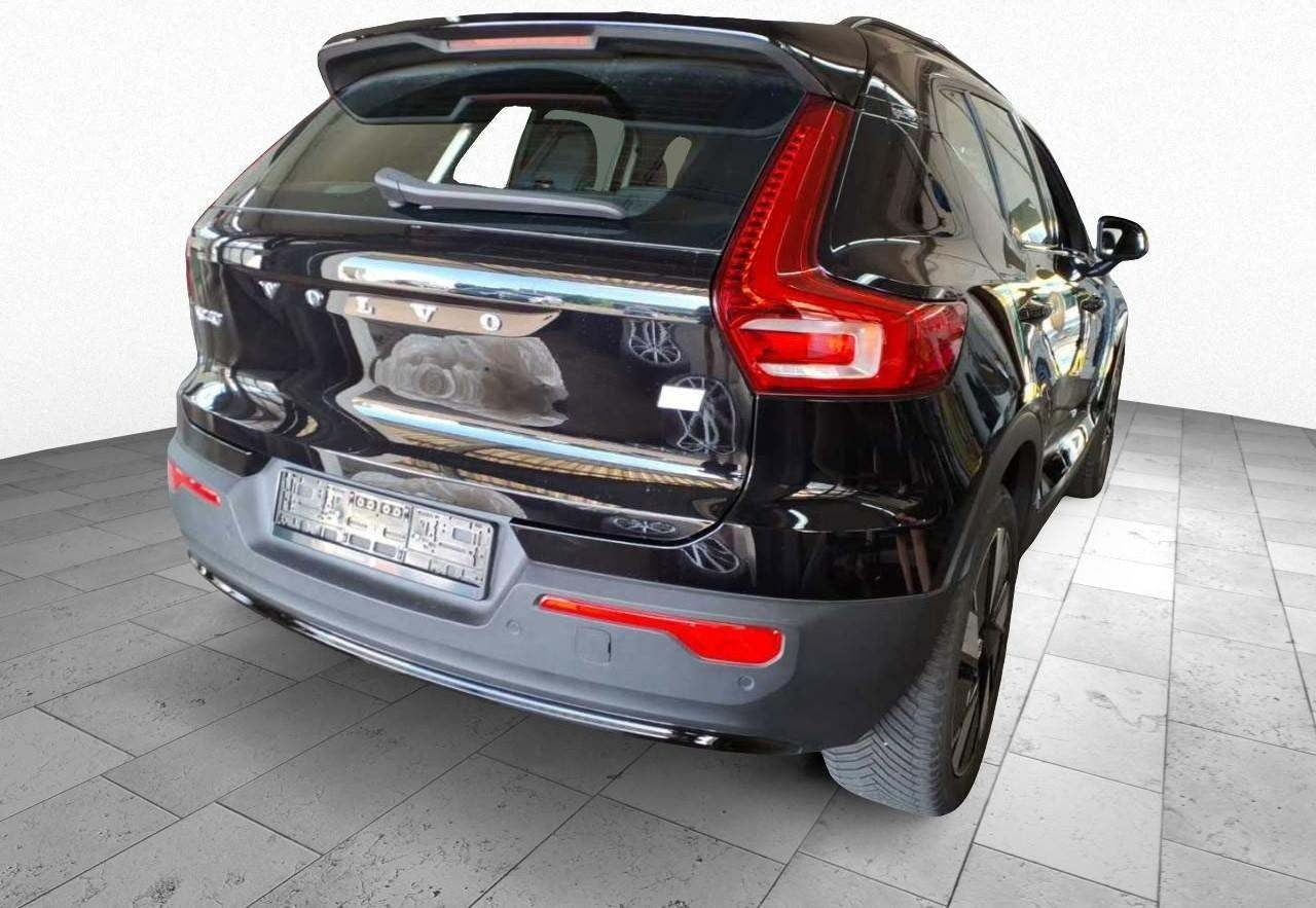 Sort Volvo XC40 fra 2024