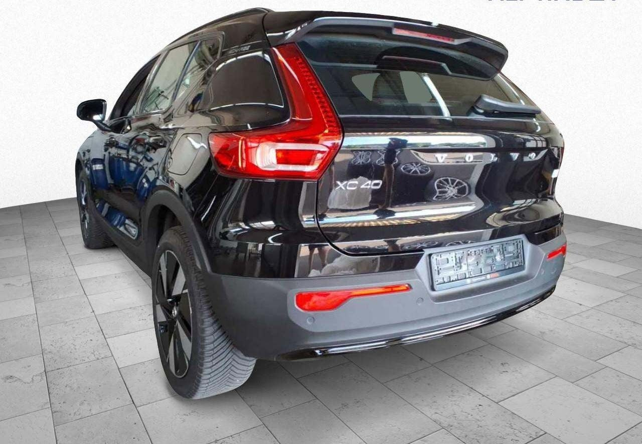 Sort Volvo XC40 fra 2024