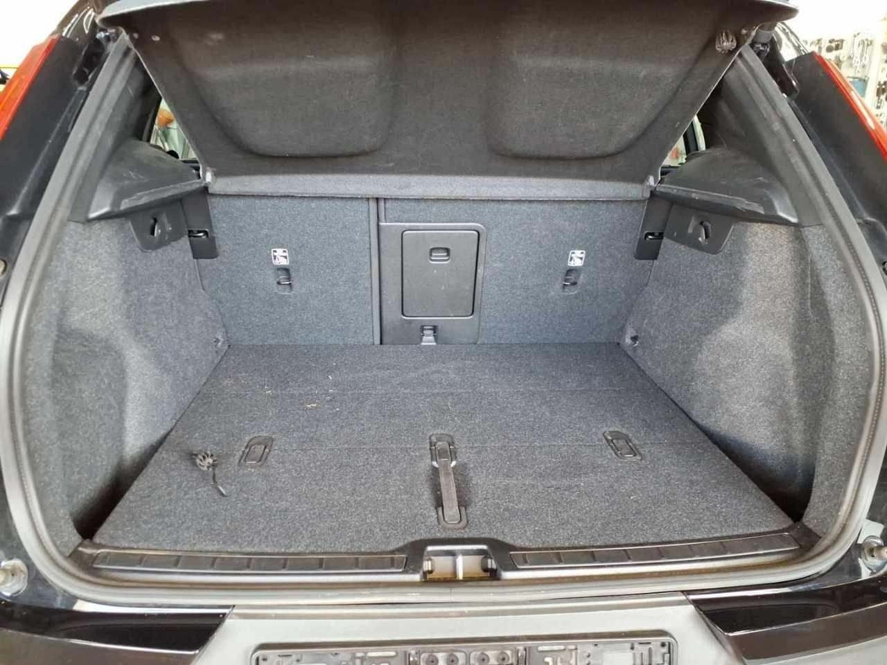 Sort Volvo XC40 fra 2024