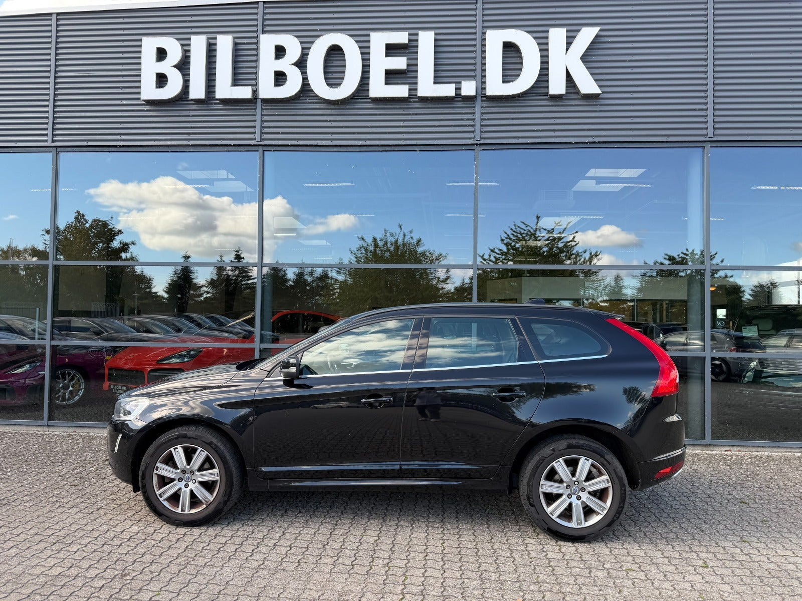 Sort Volvo XC60 fra 2016