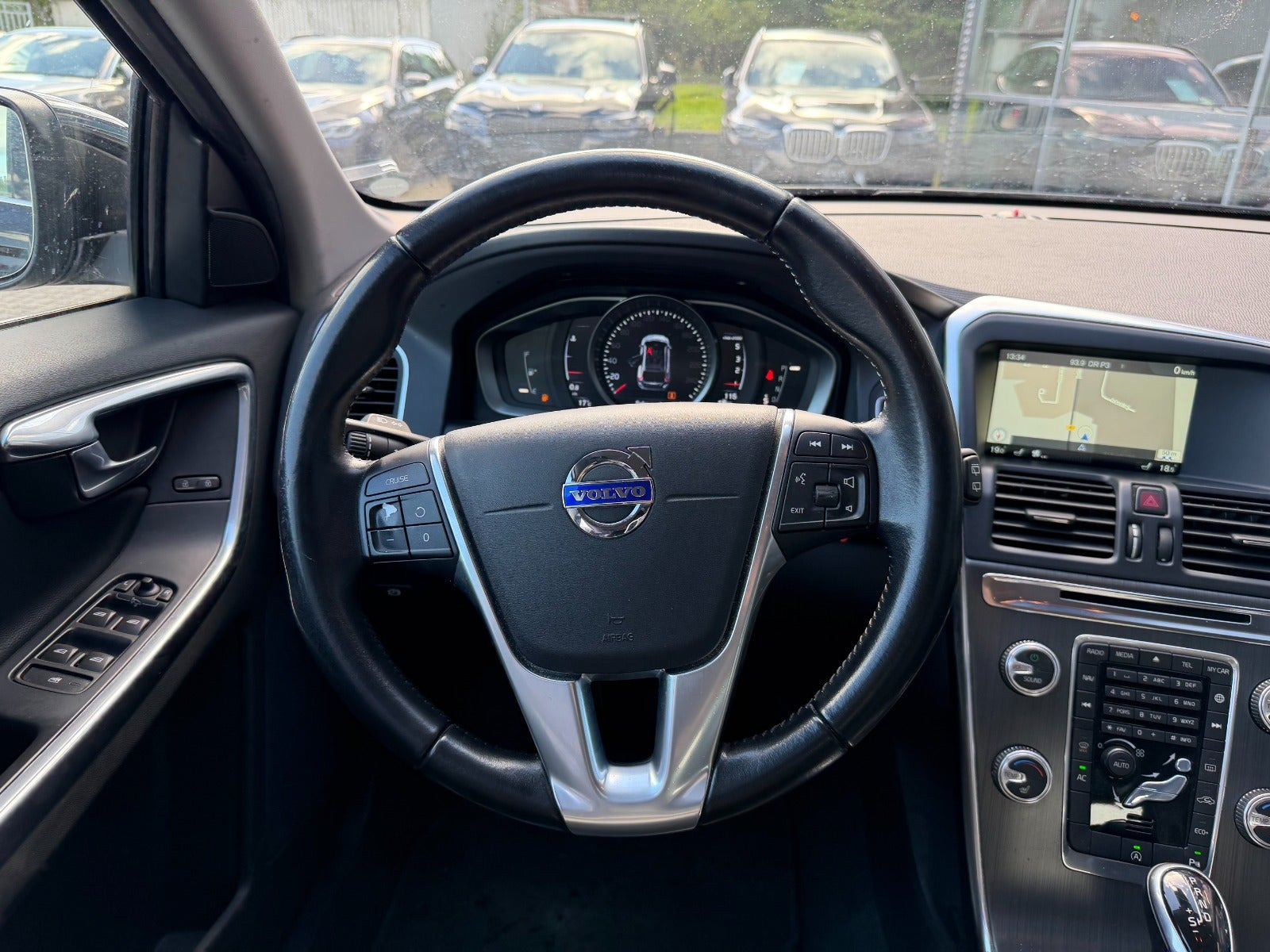 Sort Volvo XC60 fra 2016