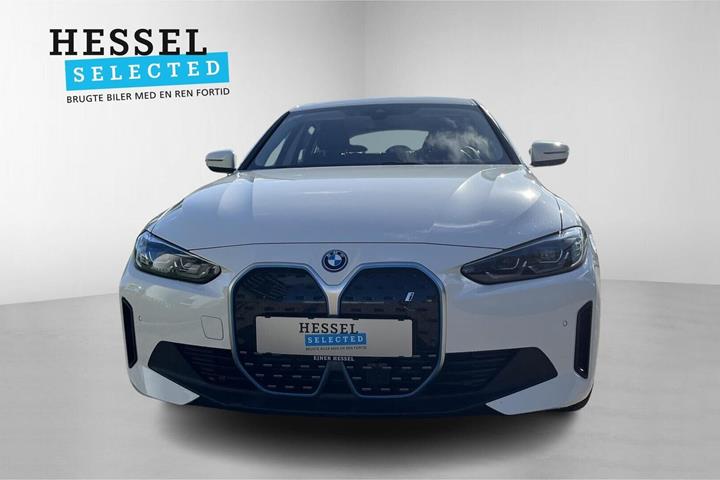 Hvid BMW i4 fra 2023