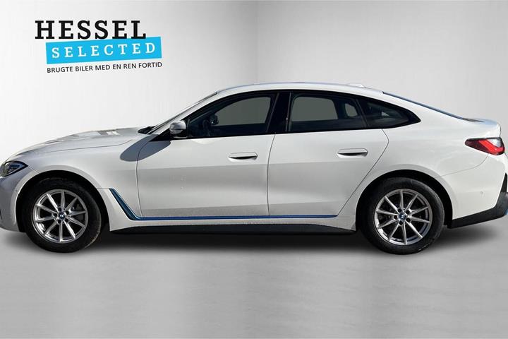 Hvid BMW i4 fra 2023