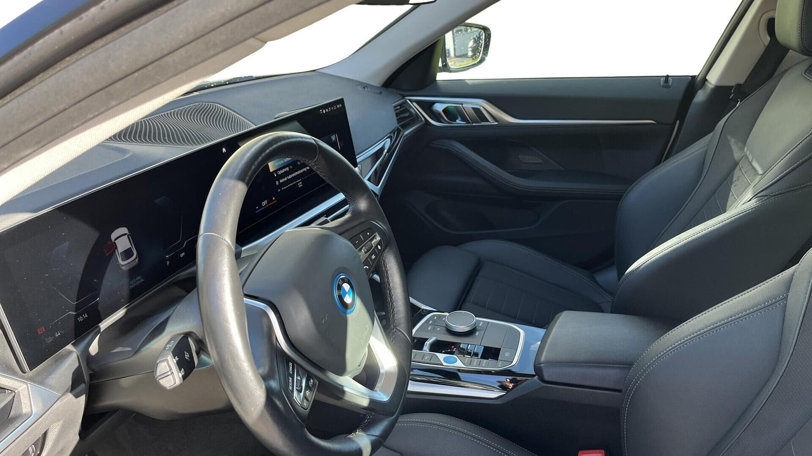 Hvid BMW i4 fra 2023