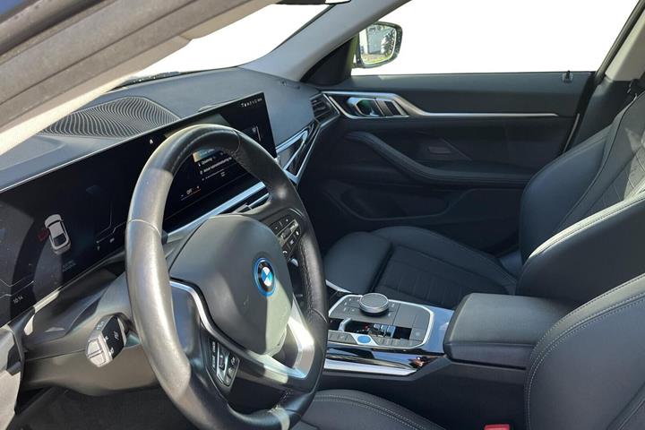 Hvid BMW i4 fra 2023