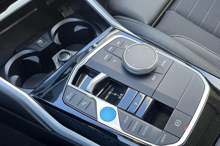 Hvid BMW i4 fra 2023