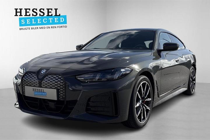 Grå BMW i4 fra 2026
