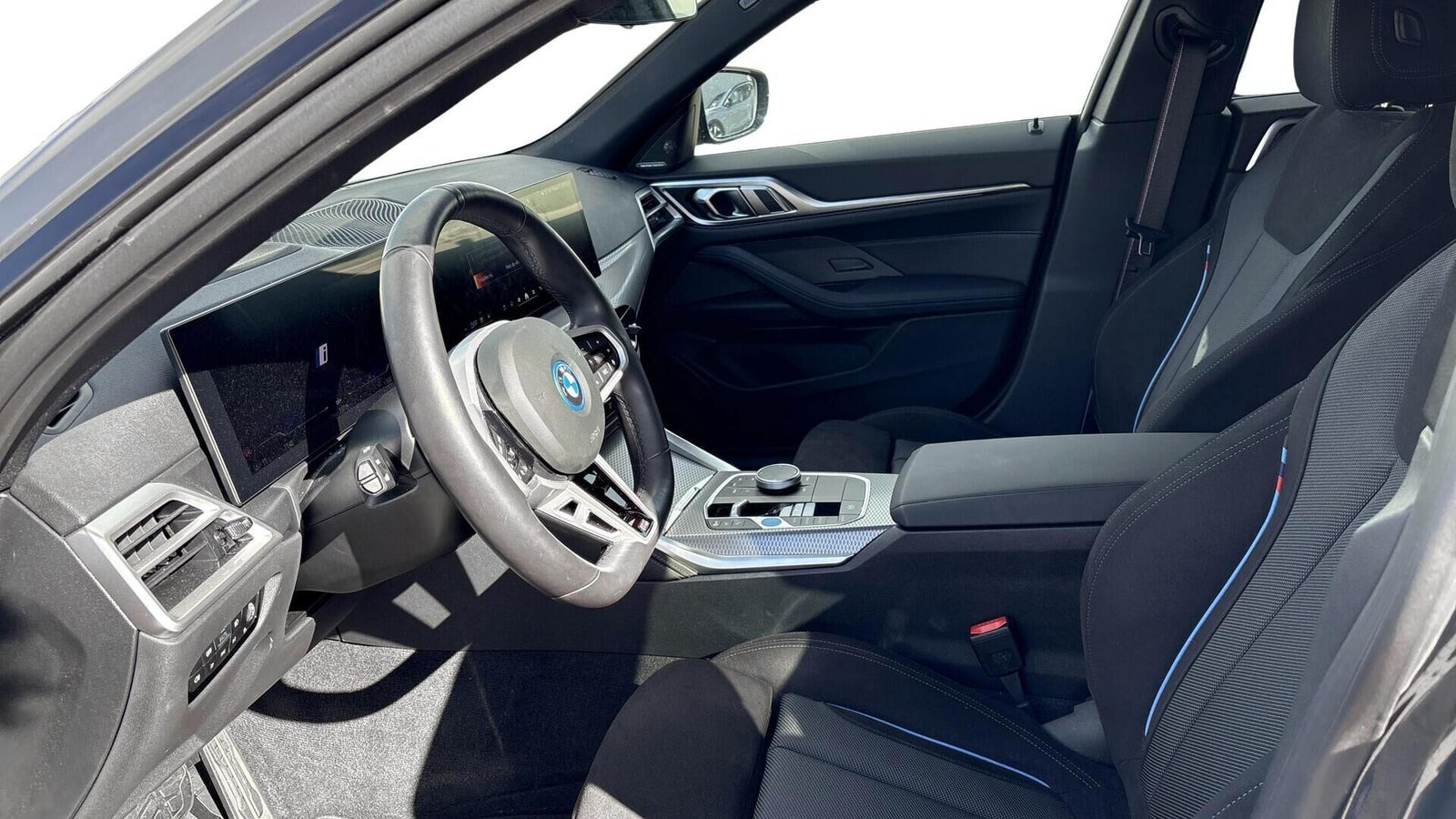 Grå BMW i4 fra 2026