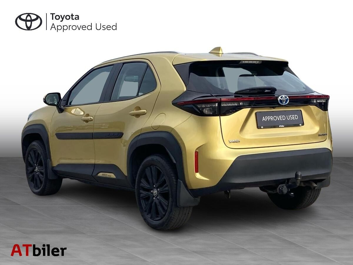 Gul Toyota Yaris Cross fra 2022