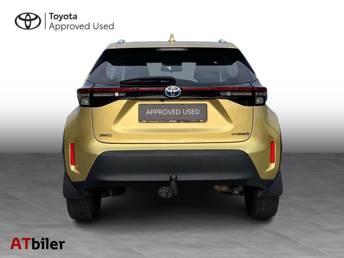 Gul Toyota Yaris Cross fra 2022