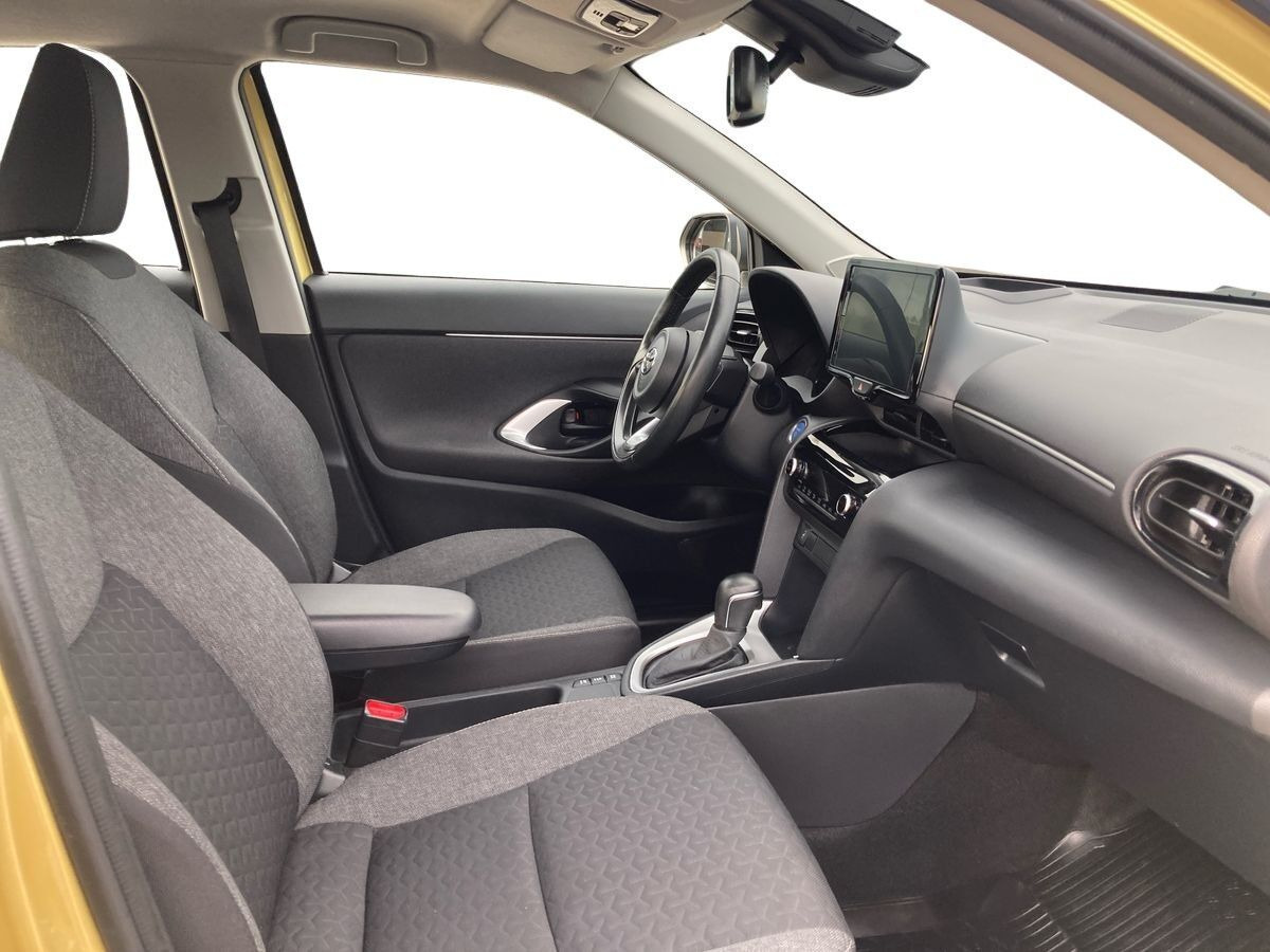 Gul Toyota Yaris Cross fra 2022