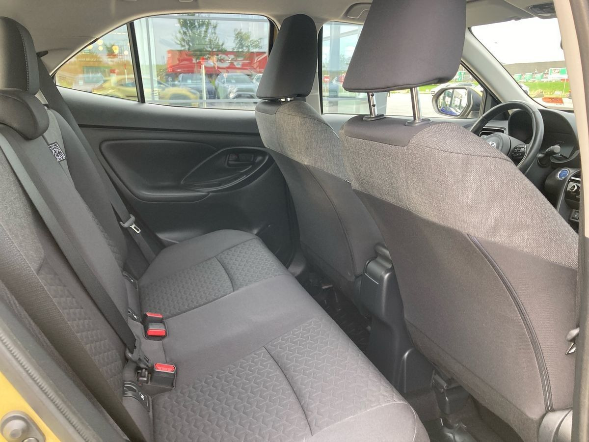 Gul Toyota Yaris Cross fra 2022
