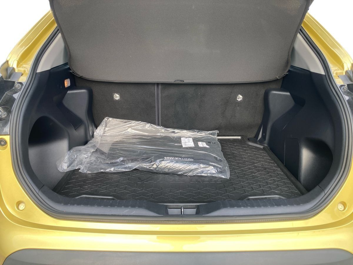 Gul Toyota Yaris Cross fra 2022