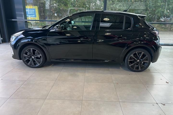 Sort Peugeot e-208 fra 2023