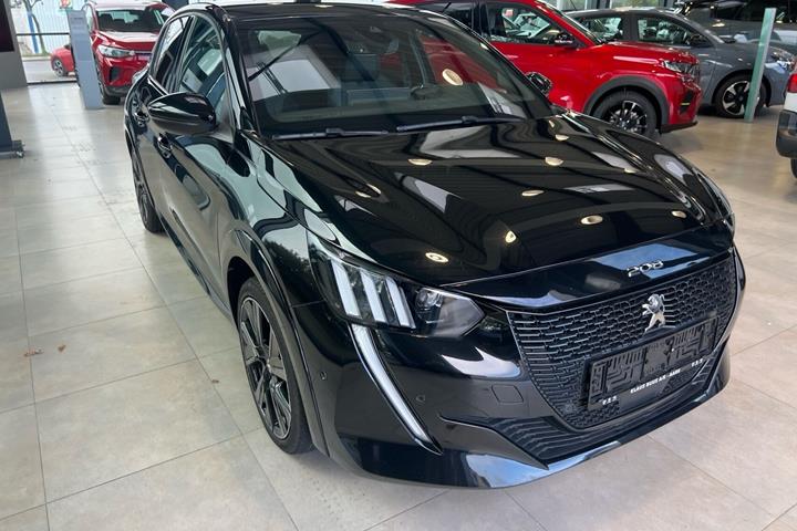 Sort Peugeot e-208 fra 2023