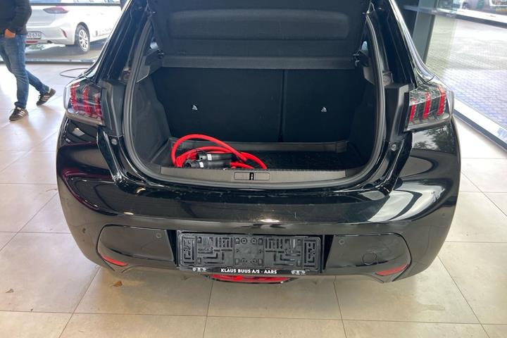 Sort Peugeot e-208 fra 2023