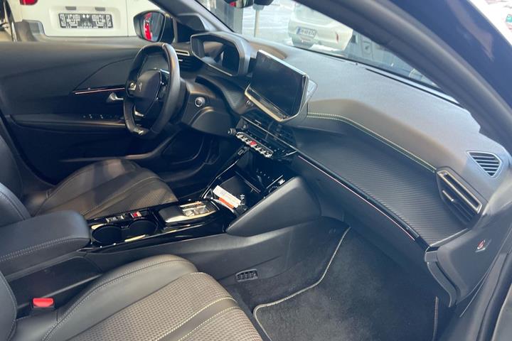 Sort Peugeot e-208 fra 2023