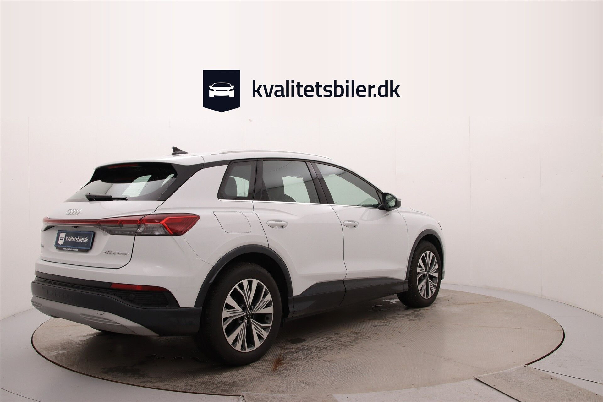 Hvid Audi Q4 fra 2024