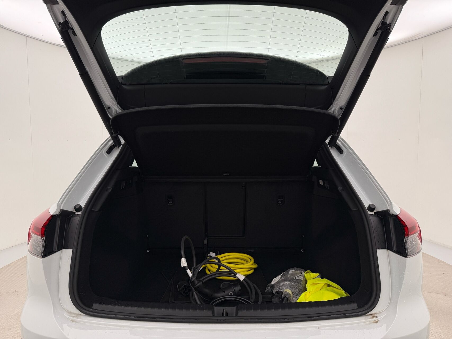 Hvid Audi Q4 fra 2024