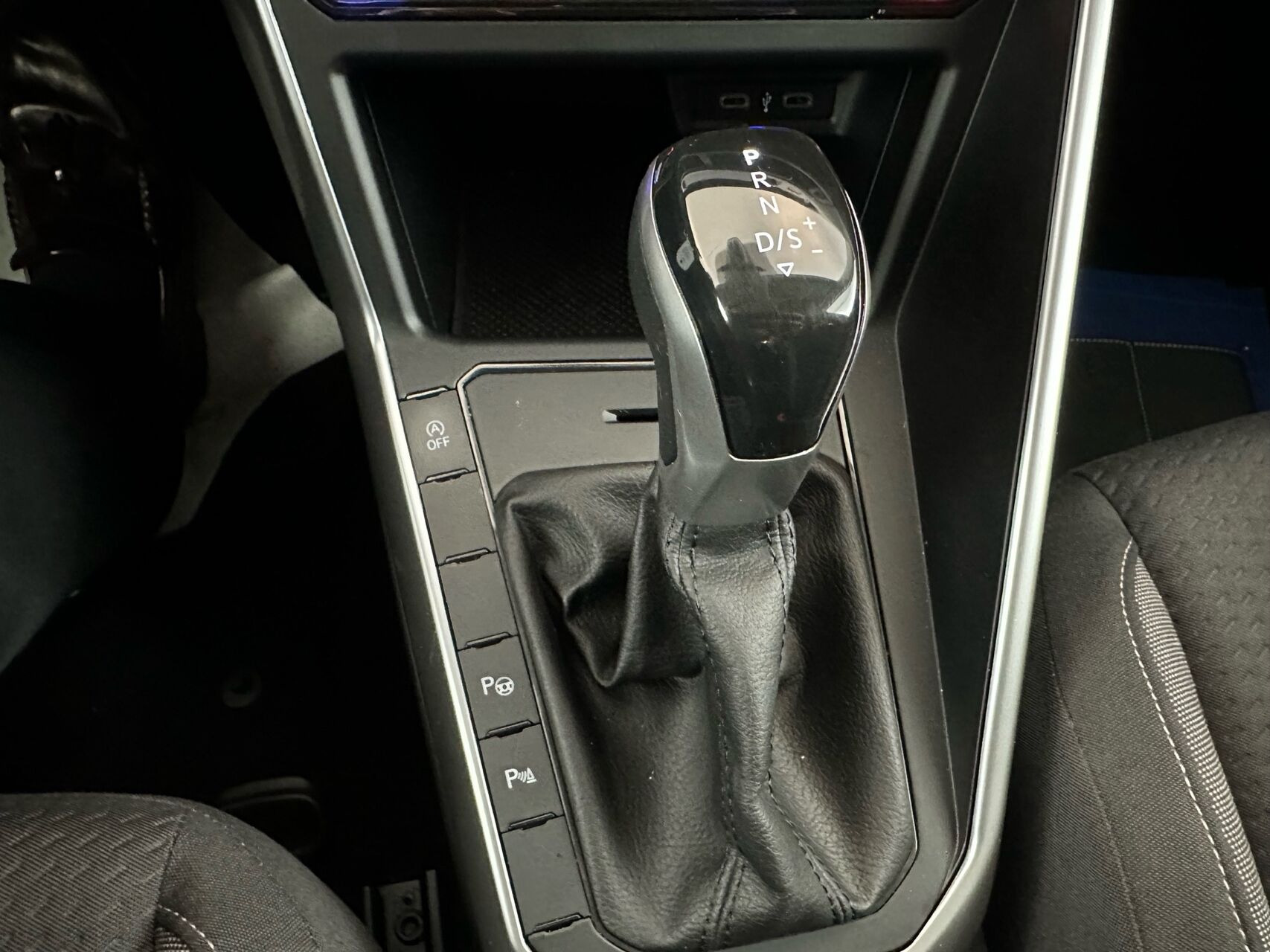 Hvid VW Polo fra 2022