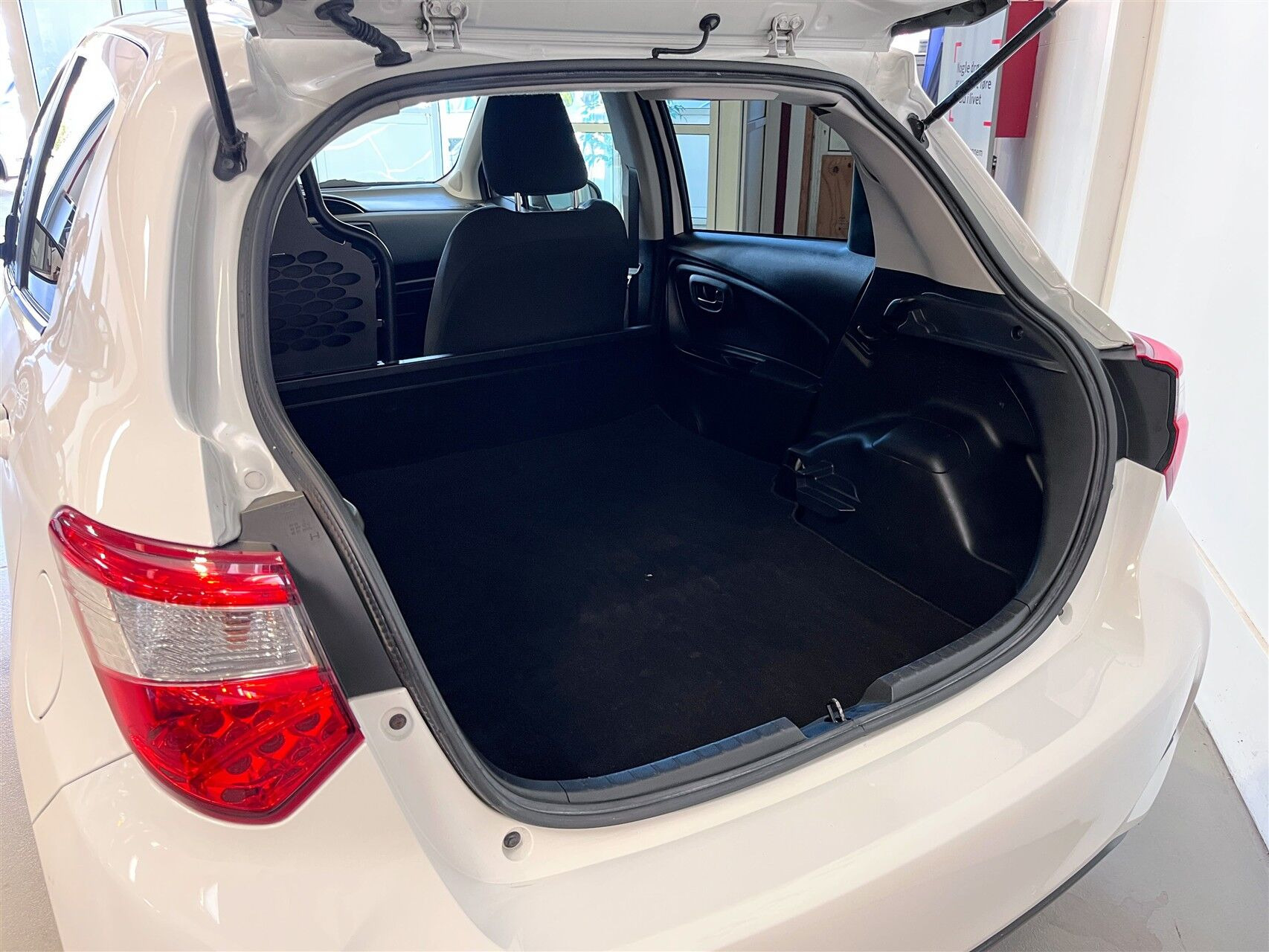 Hvid Toyota Yaris fra 2019