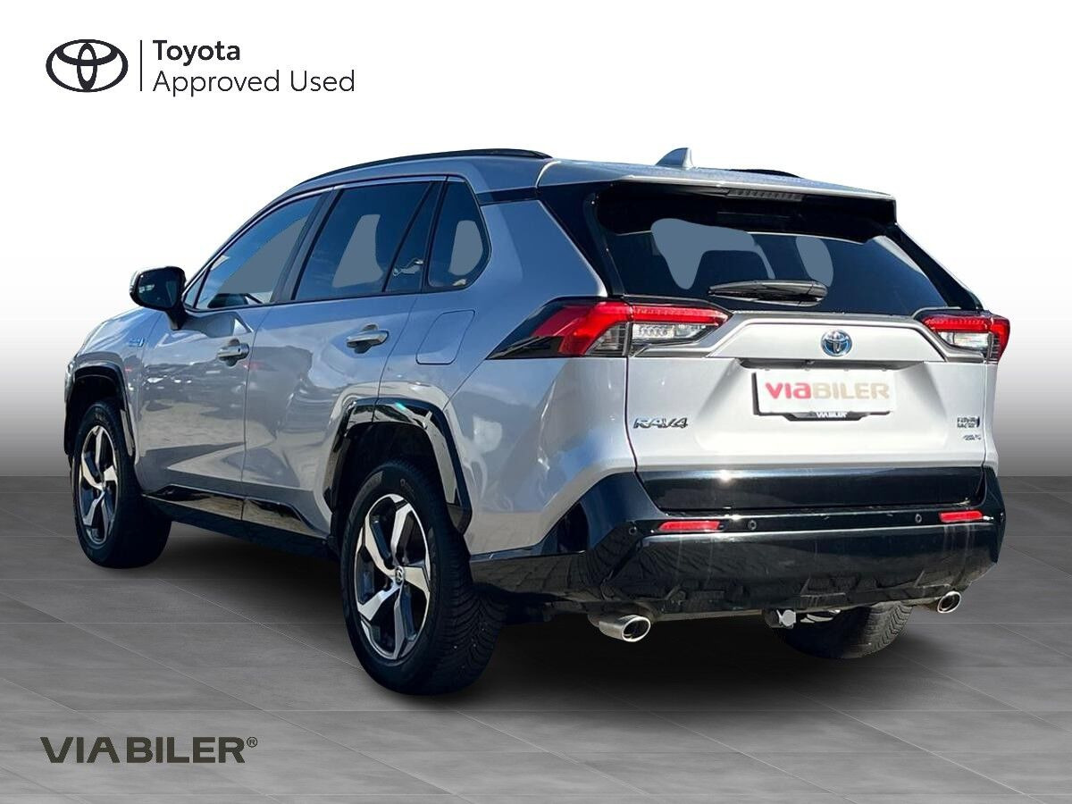 Sølv Toyota RAV4 Plug-in fra 2021