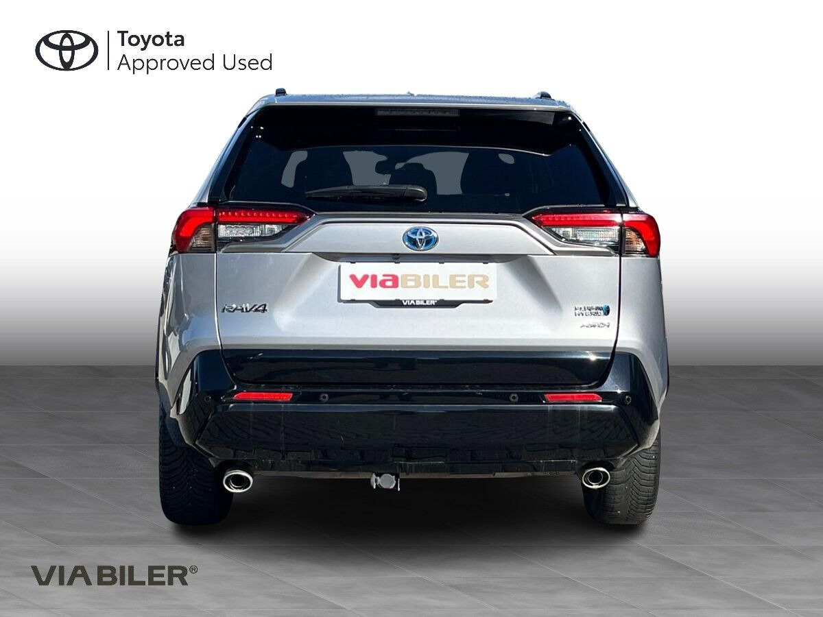 Sølv Toyota RAV4 Plug-in fra 2021
