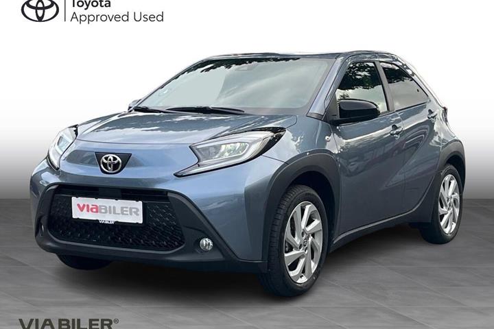 Grå Toyota Aygo X fra 2025 set udefra