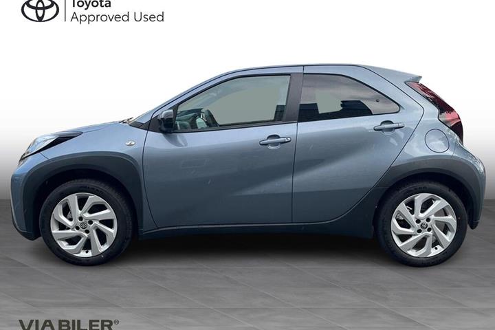 Grå Toyota Aygo X fra 2025