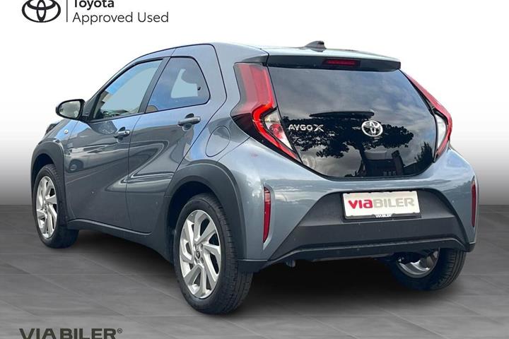 Grå Toyota Aygo X fra 2025