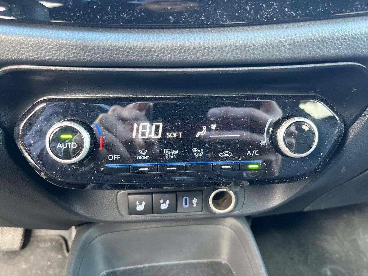 Grå Toyota Aygo X fra 2025