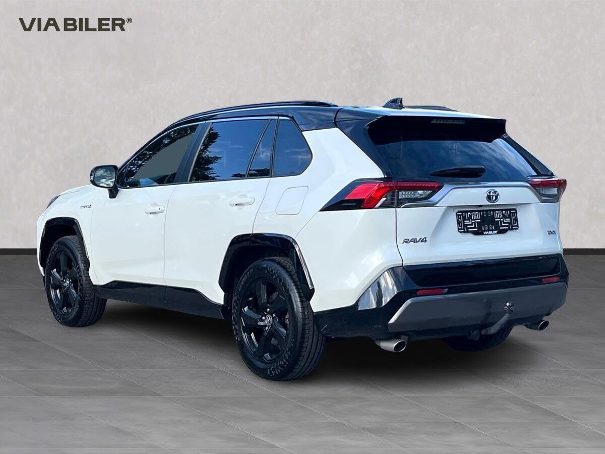 Hvid Toyota RAV4 fra 2020