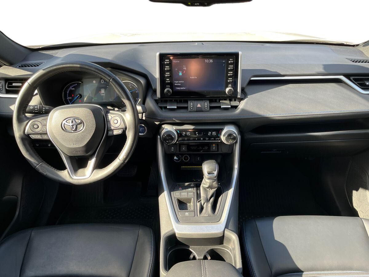Hvid Toyota RAV4 fra 2020