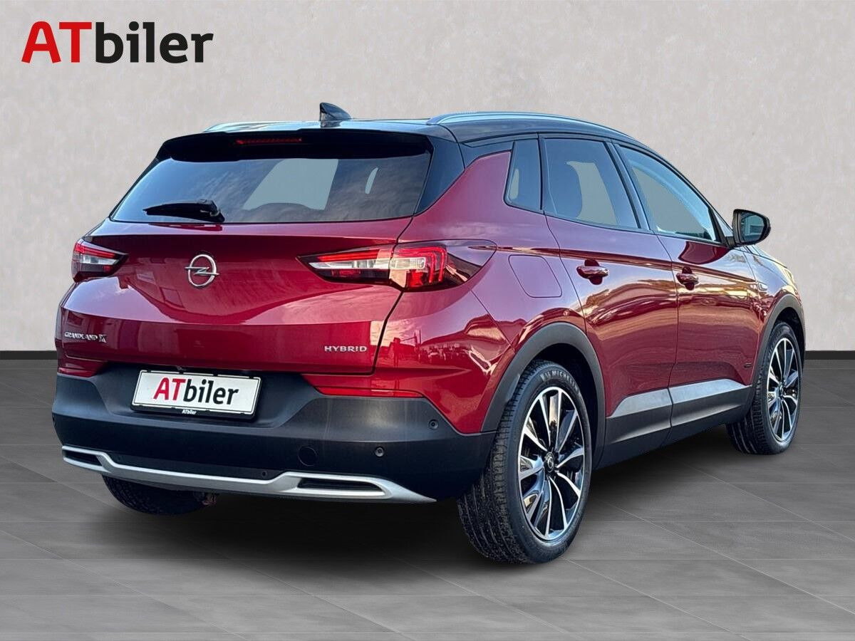 Rød Opel Grandland X fra 2021