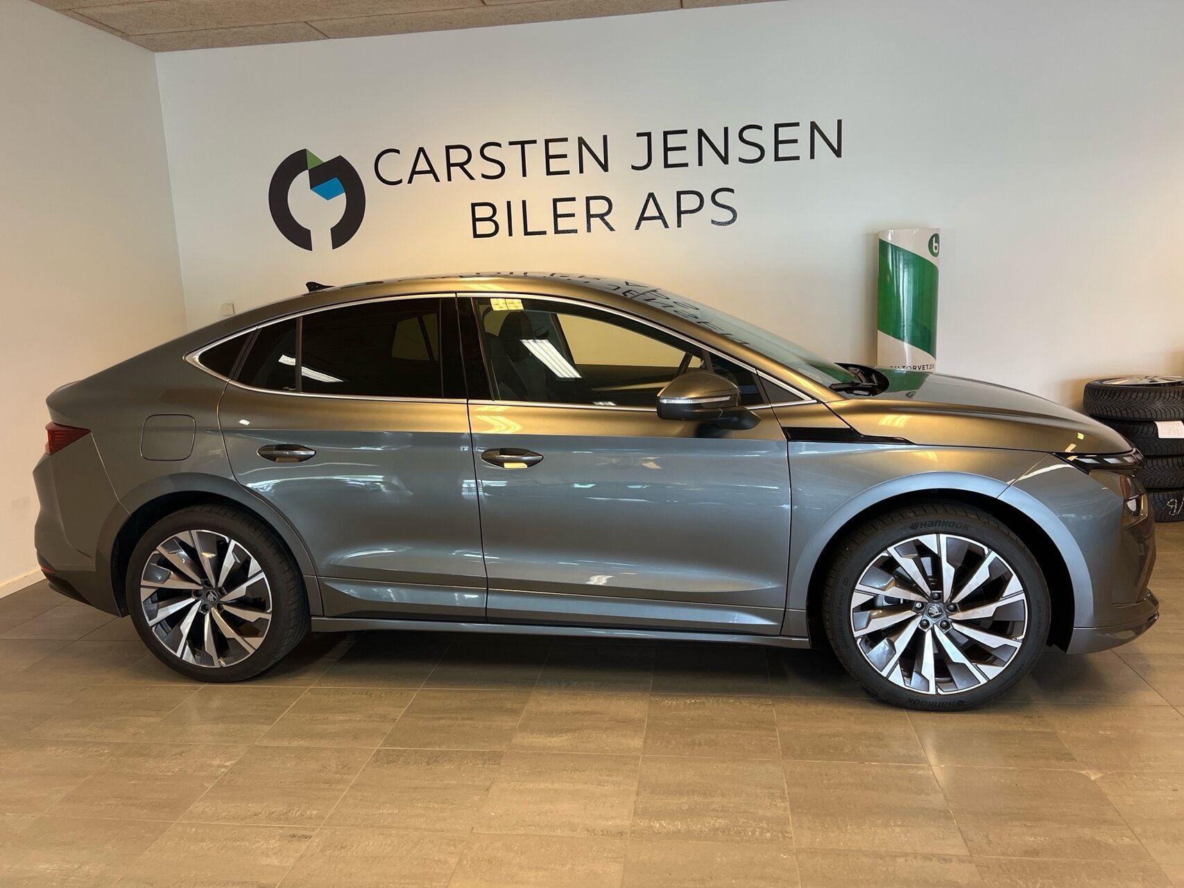 Grå Skoda Enyaq fra 2025