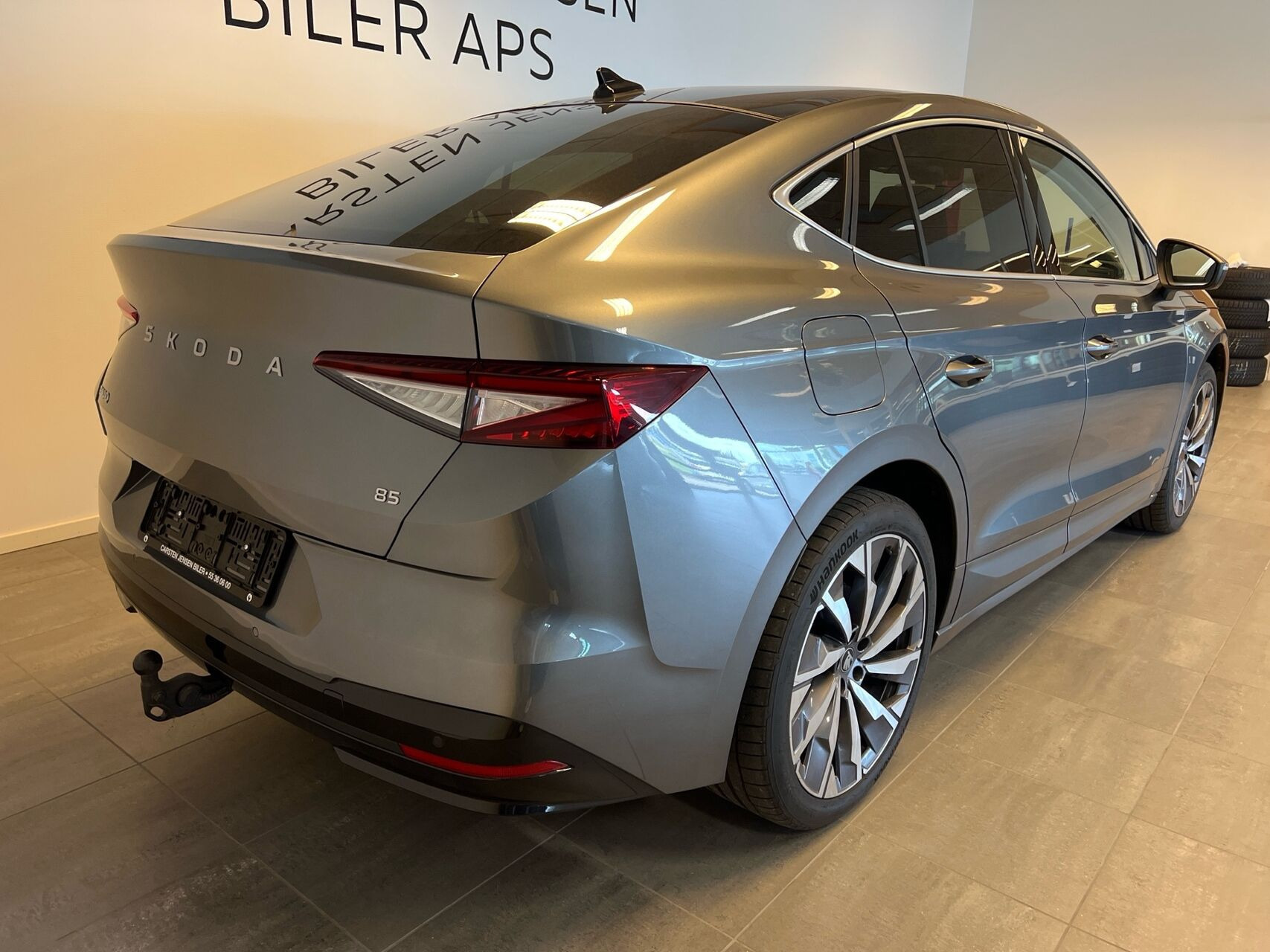Grå Skoda Enyaq fra 2025