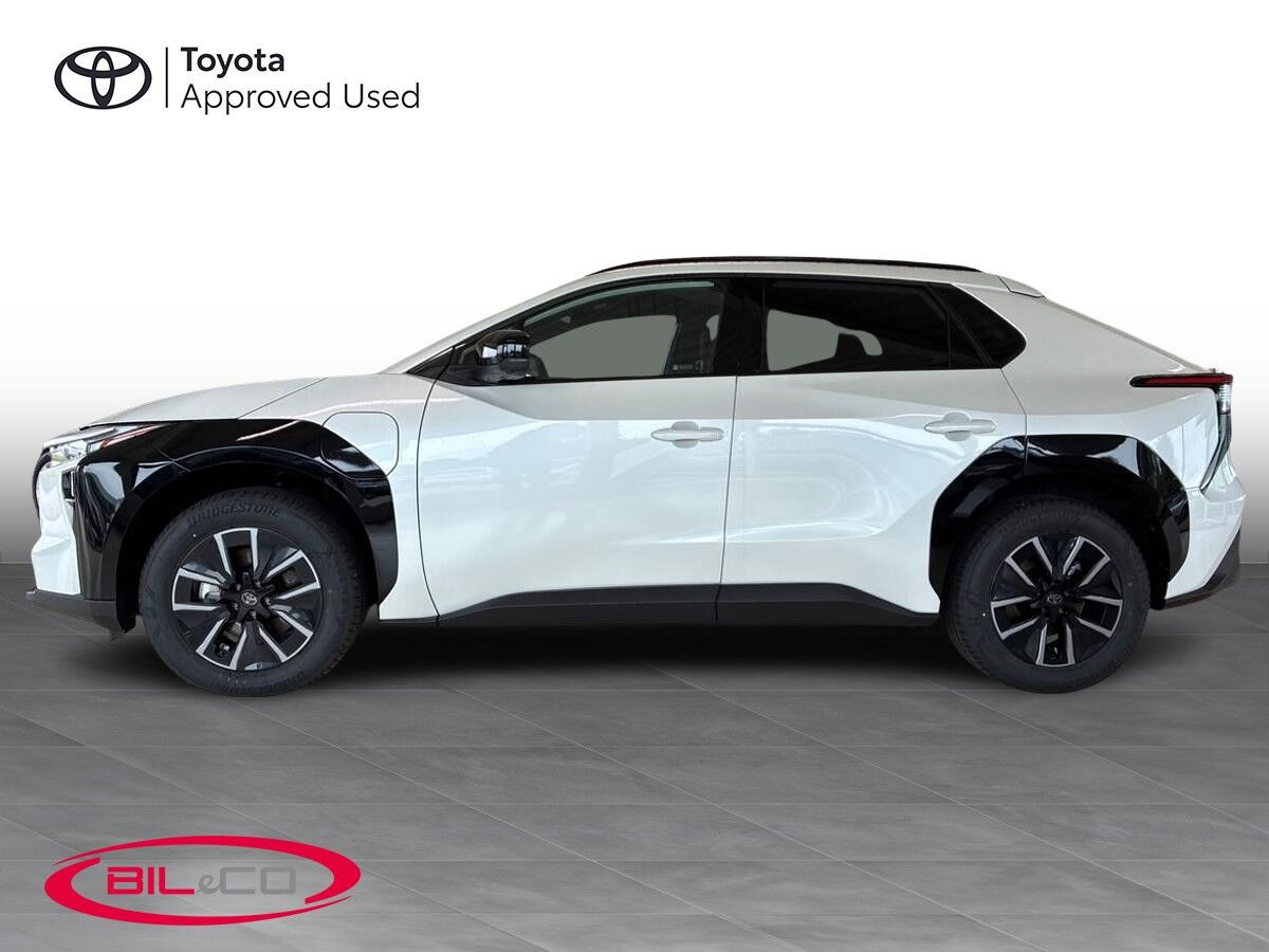 Hvid Toyota BZ4X fra 2026