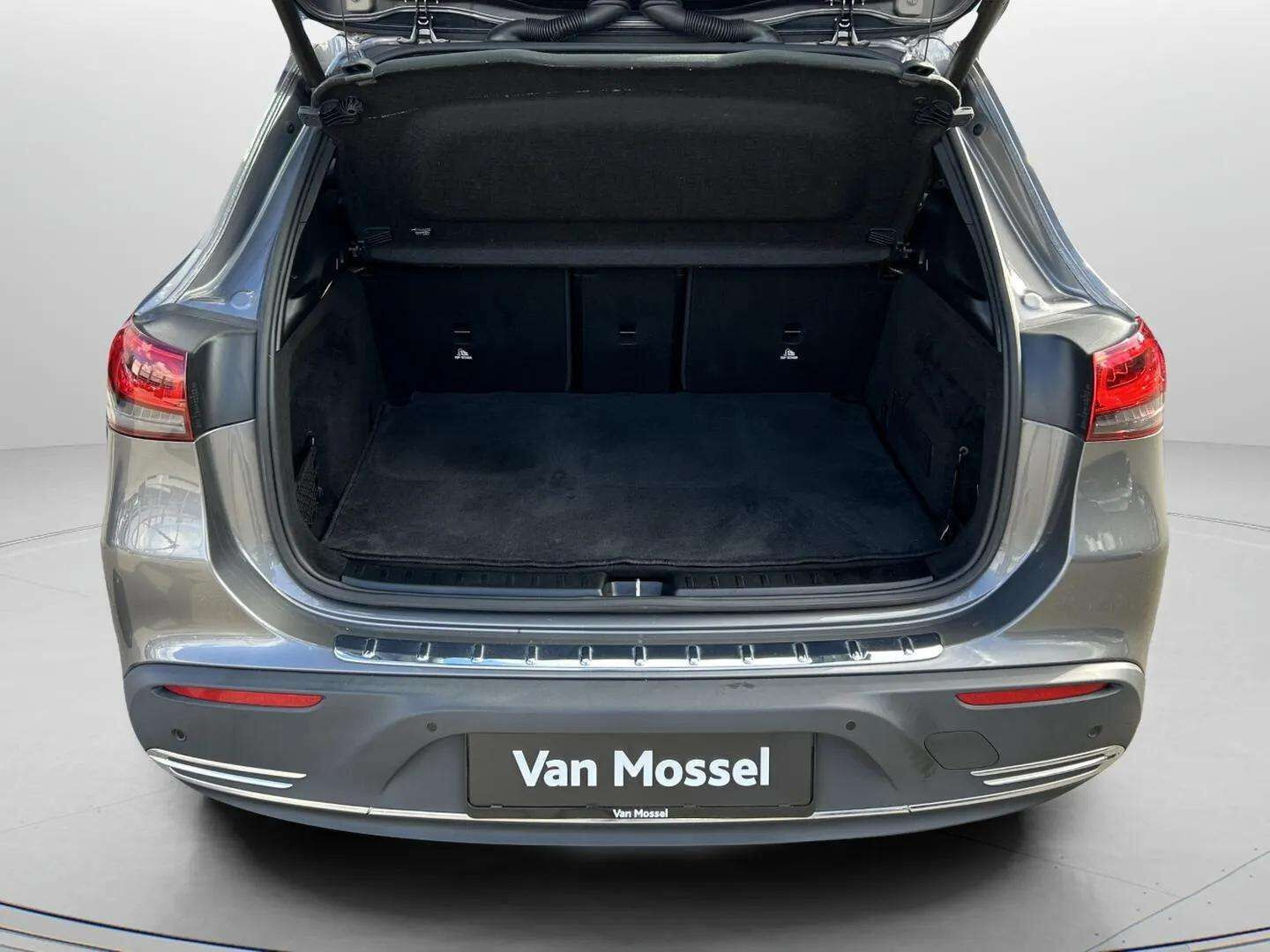 Grå Mercedes EQA250 fra 2023