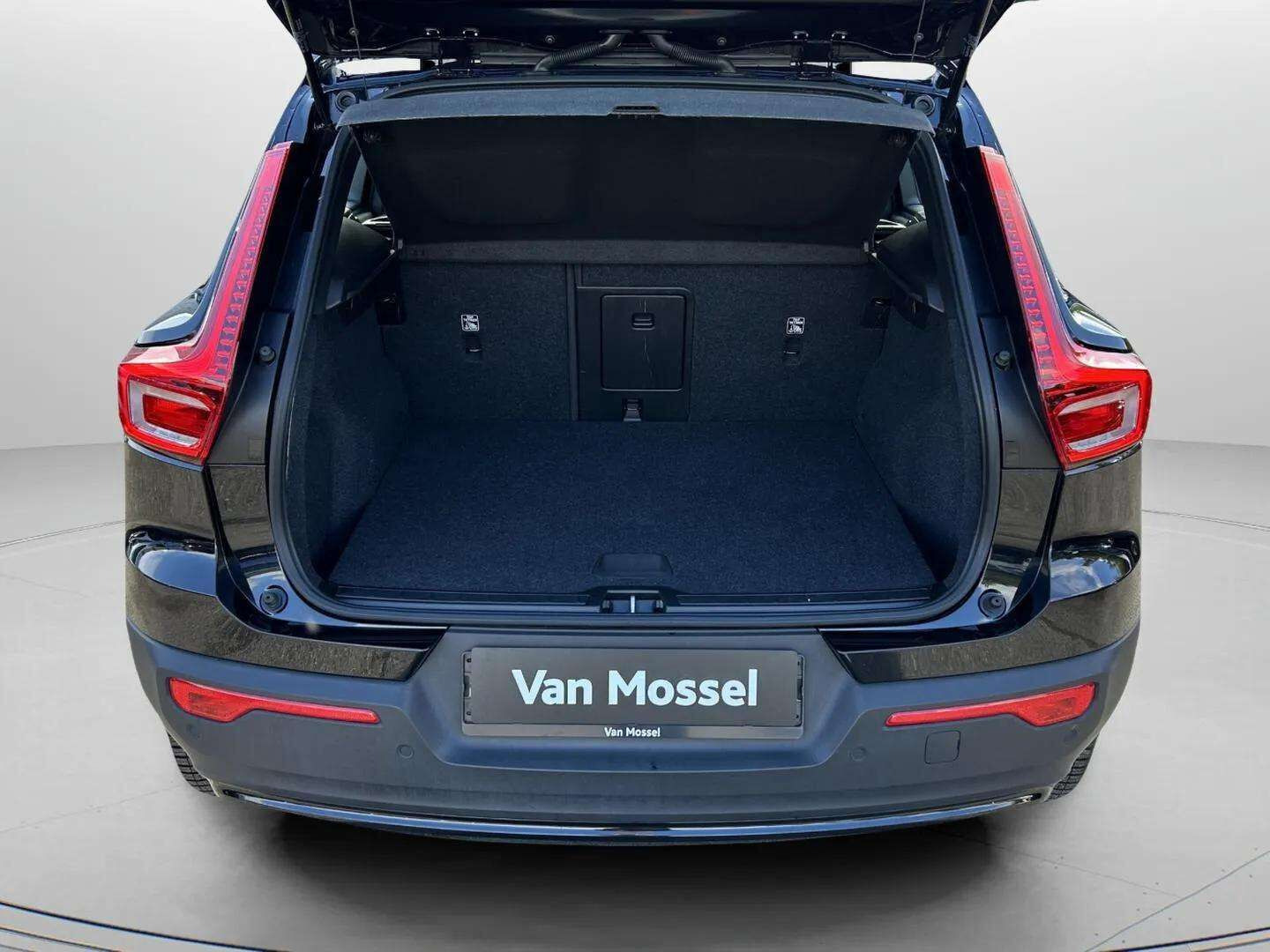 Sort Volvo XC40 fra 2023