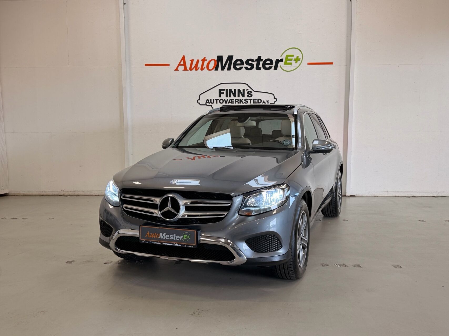 Grå Mercedes GLC220 d fra 2018