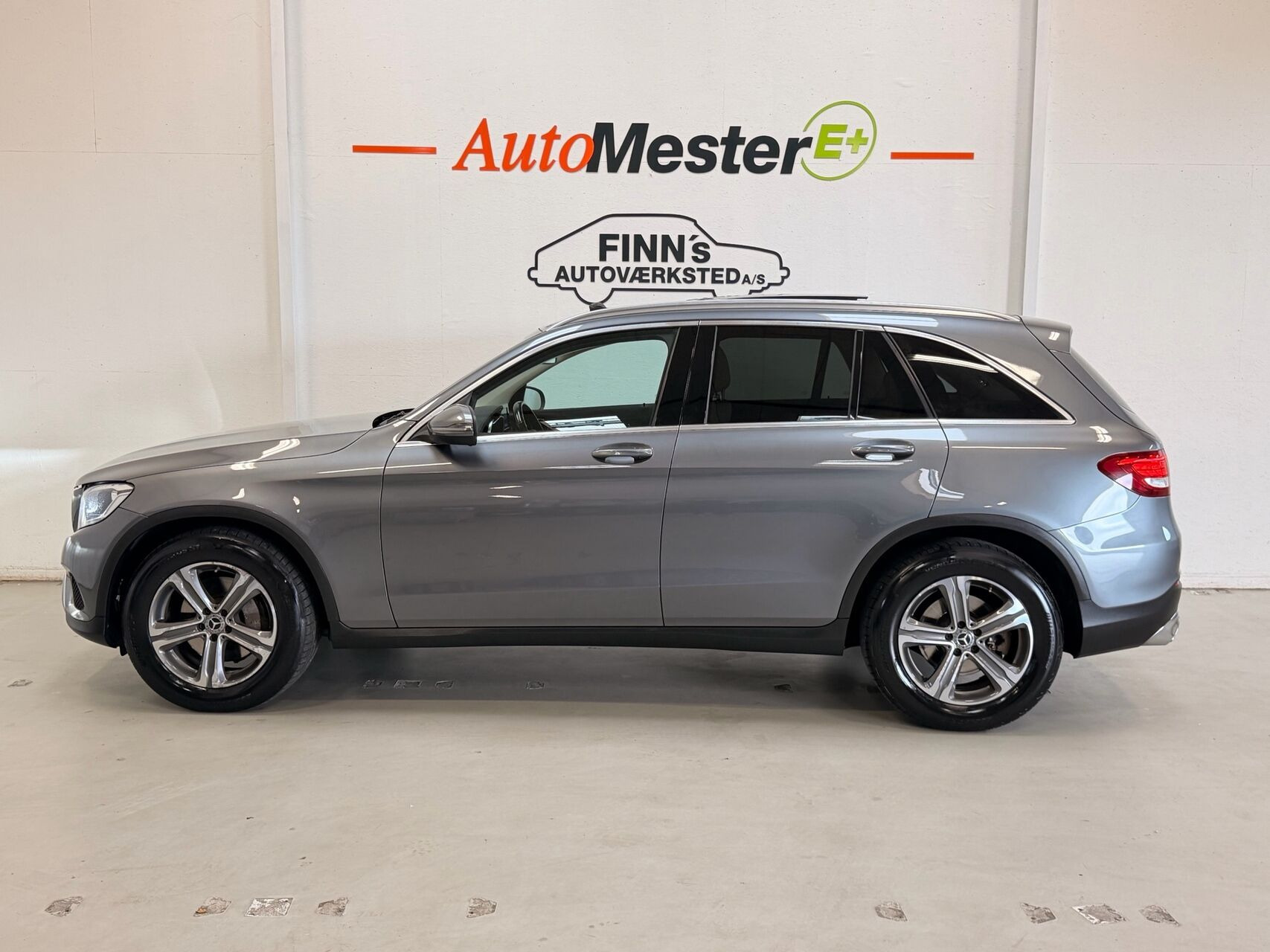 Grå Mercedes GLC220 d fra 2018