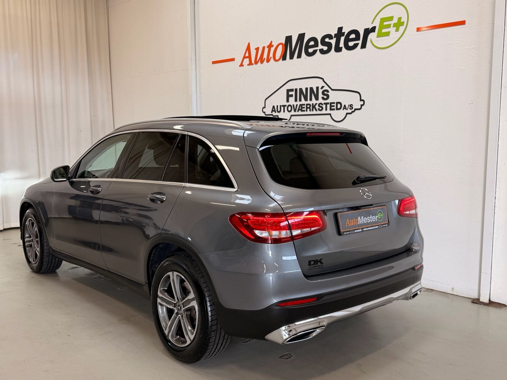 Grå Mercedes GLC220 d fra 2018