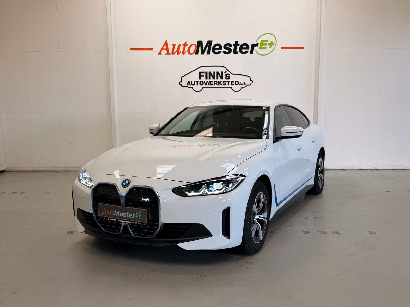 Hvid BMW i4 fra 2023