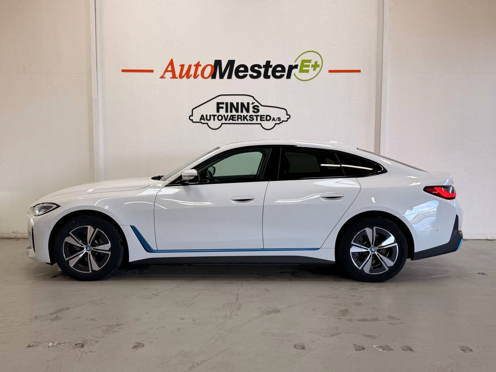 Hvid BMW i4 fra 2023
