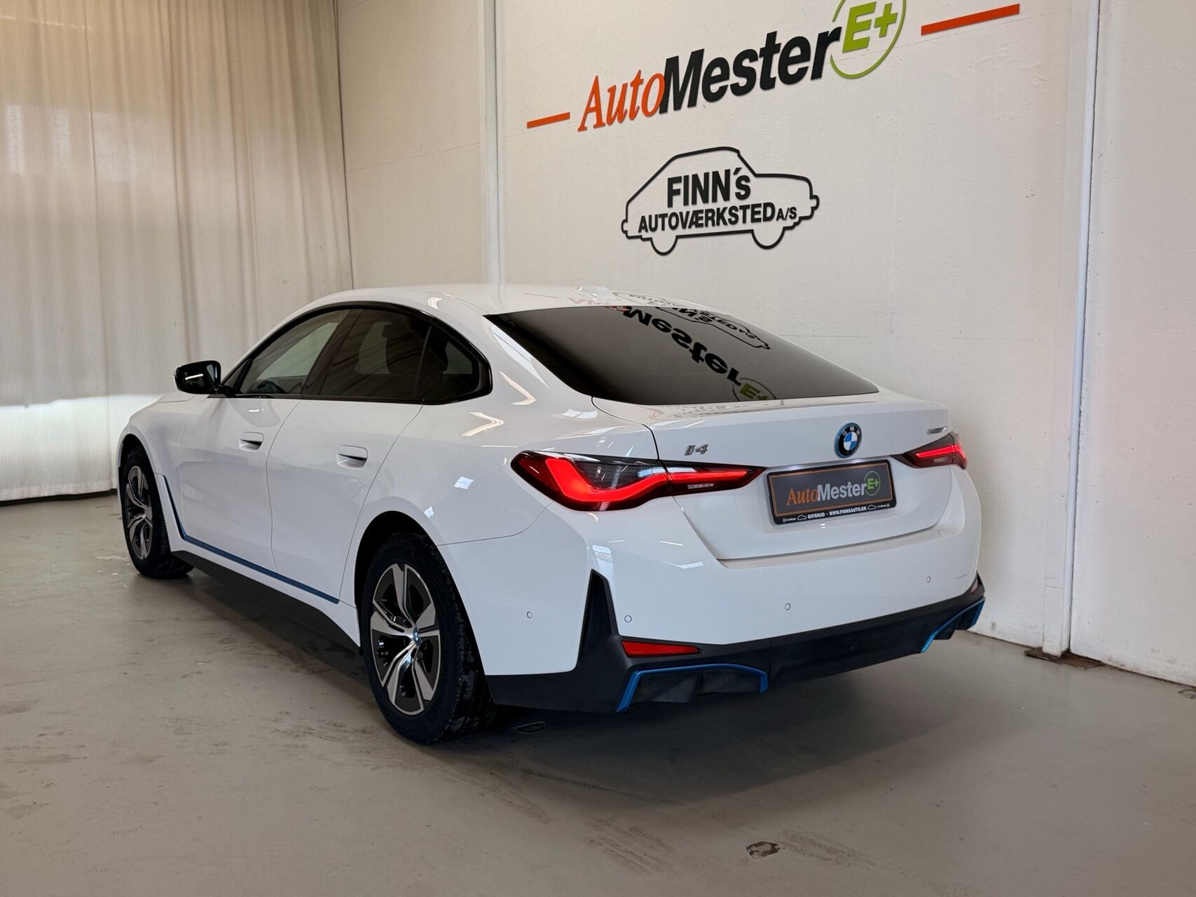 Hvid BMW i4 fra 2023