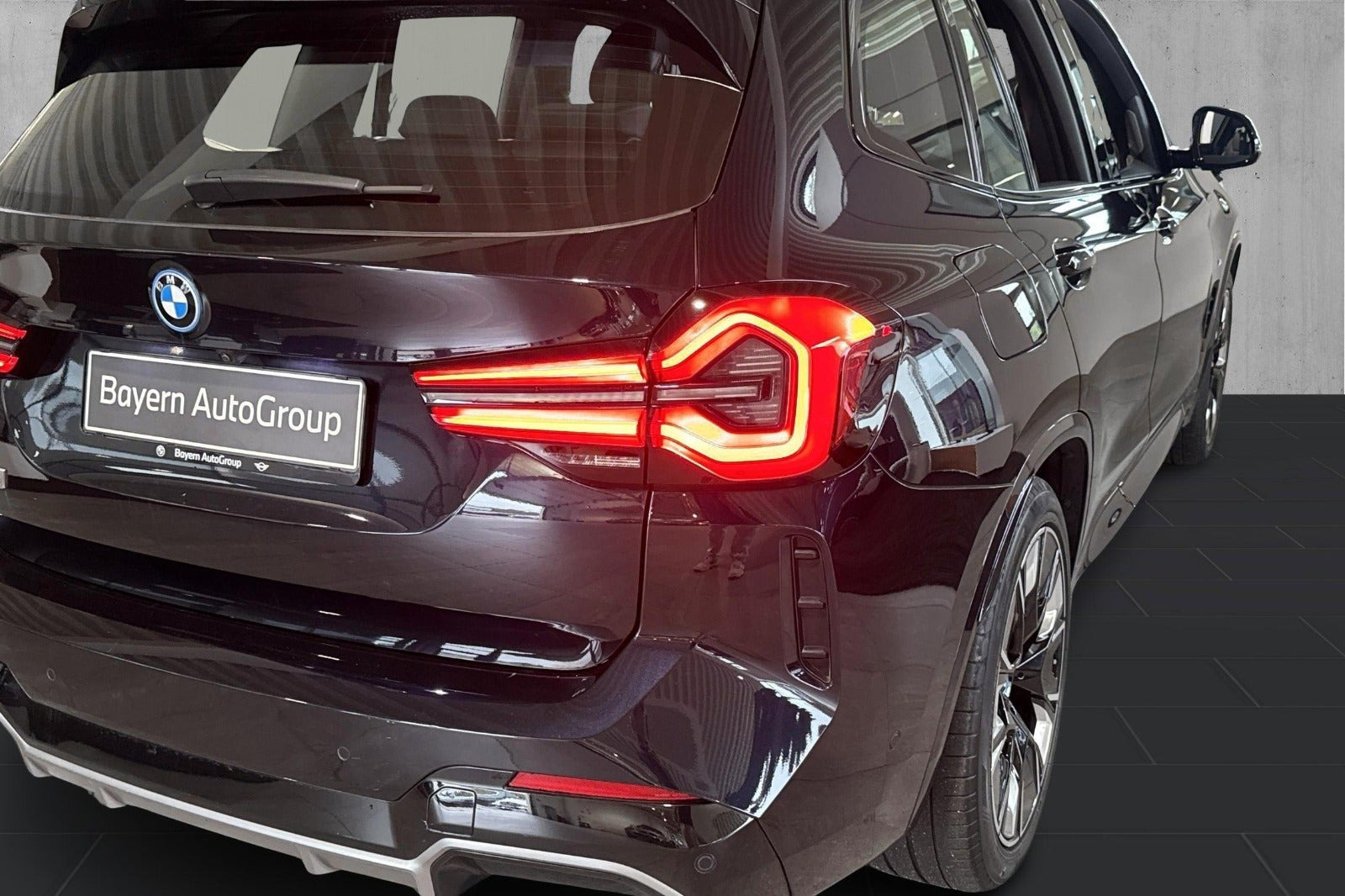 Sort BMW iX3 fra 2023