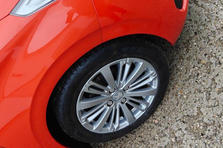undefined Peugeot 208 fra 2014