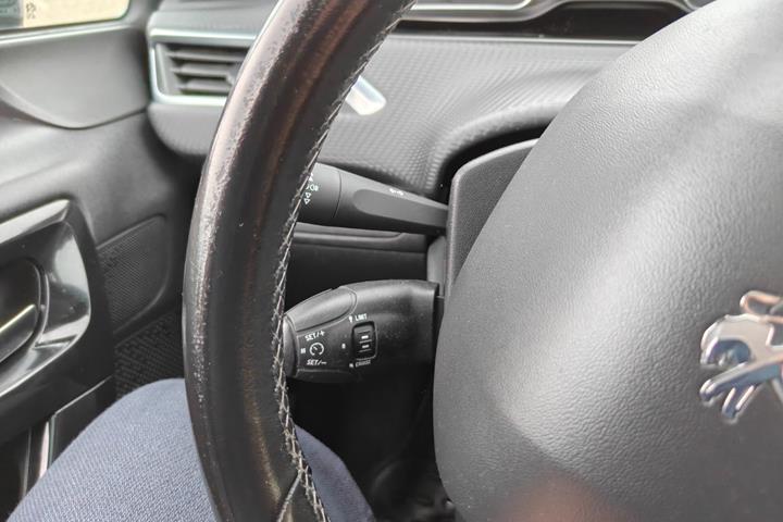 undefined Peugeot 208 fra 2014